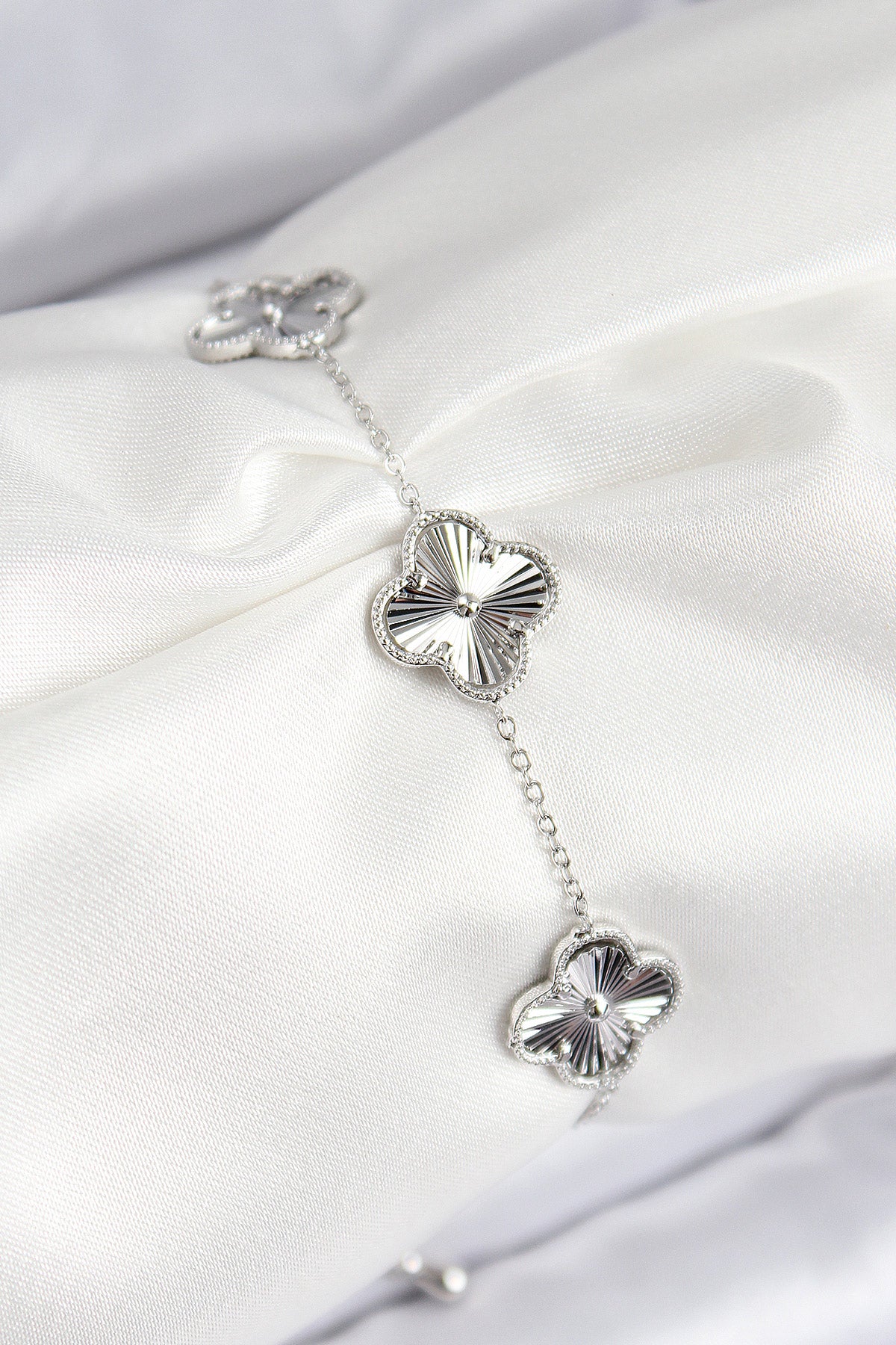 VIP Pirinç Yonca Model Gümüş Renk Kadın Bileklik