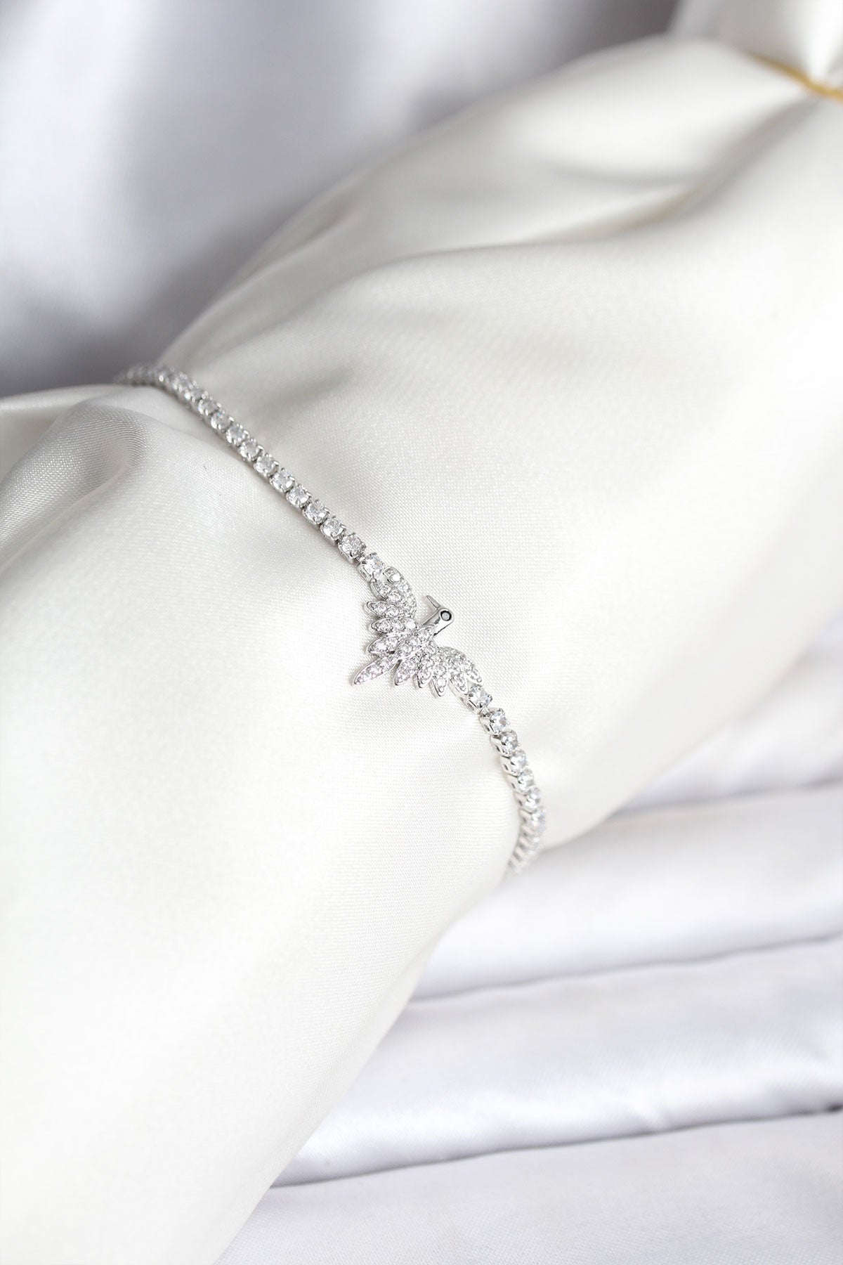 Anka Kuşu Model Zirkon Taşlı Gümüş Renk Pirinç Su Yolu Kadın Bileklik