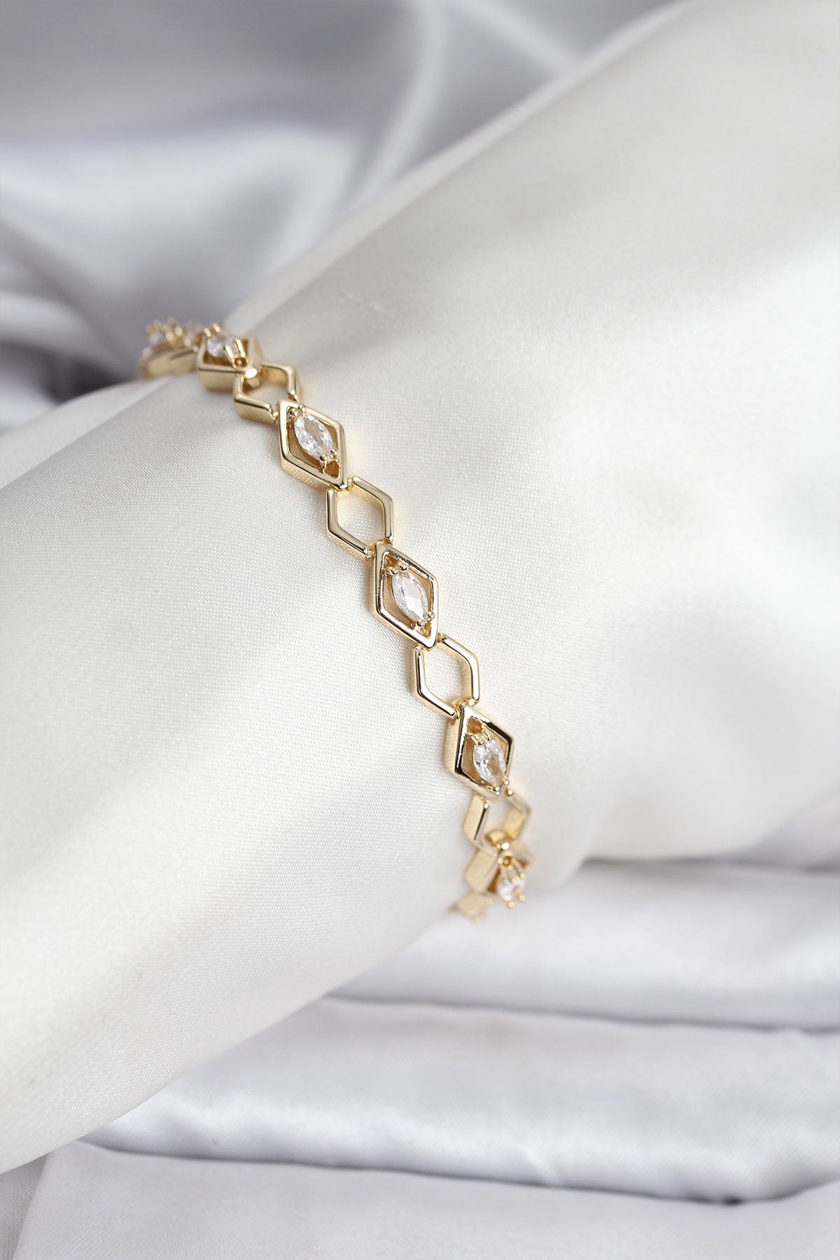 14K Gold Renk Kaplama Baklava Dilim Model Kadın Bileklik