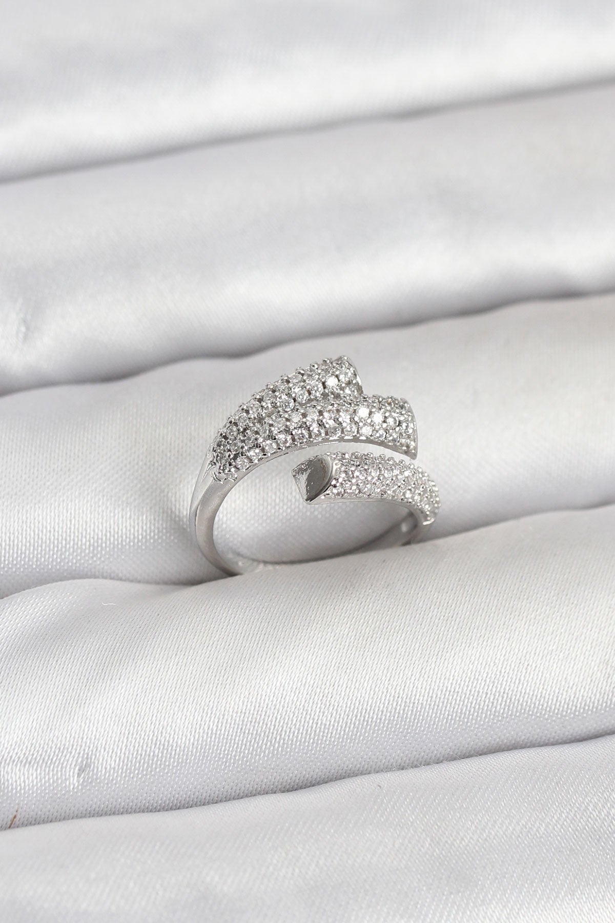 Gümüş Renk Zirkon Taşlı Pirinç Kadın Yüzük