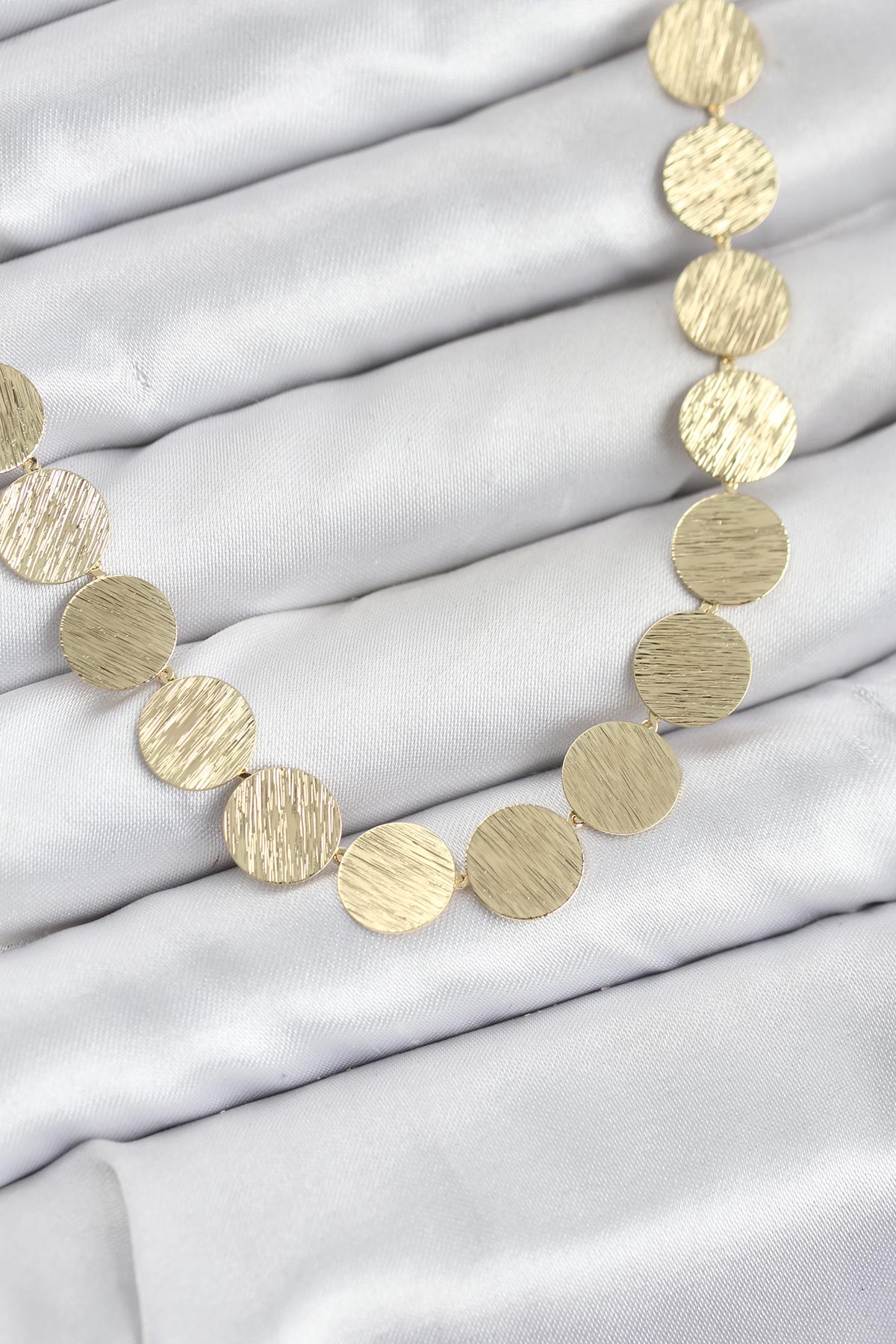 Yuvarlak Plaka Model Gold Renk Kadın Kolye