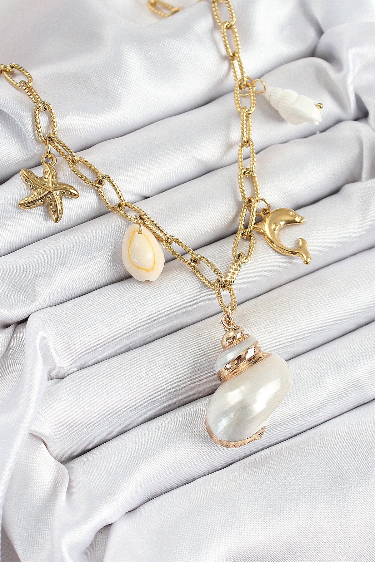 316L Çelik Gold Renk Deniz Kabuğu ve Yıldızı Konseptli Kadın Kolye