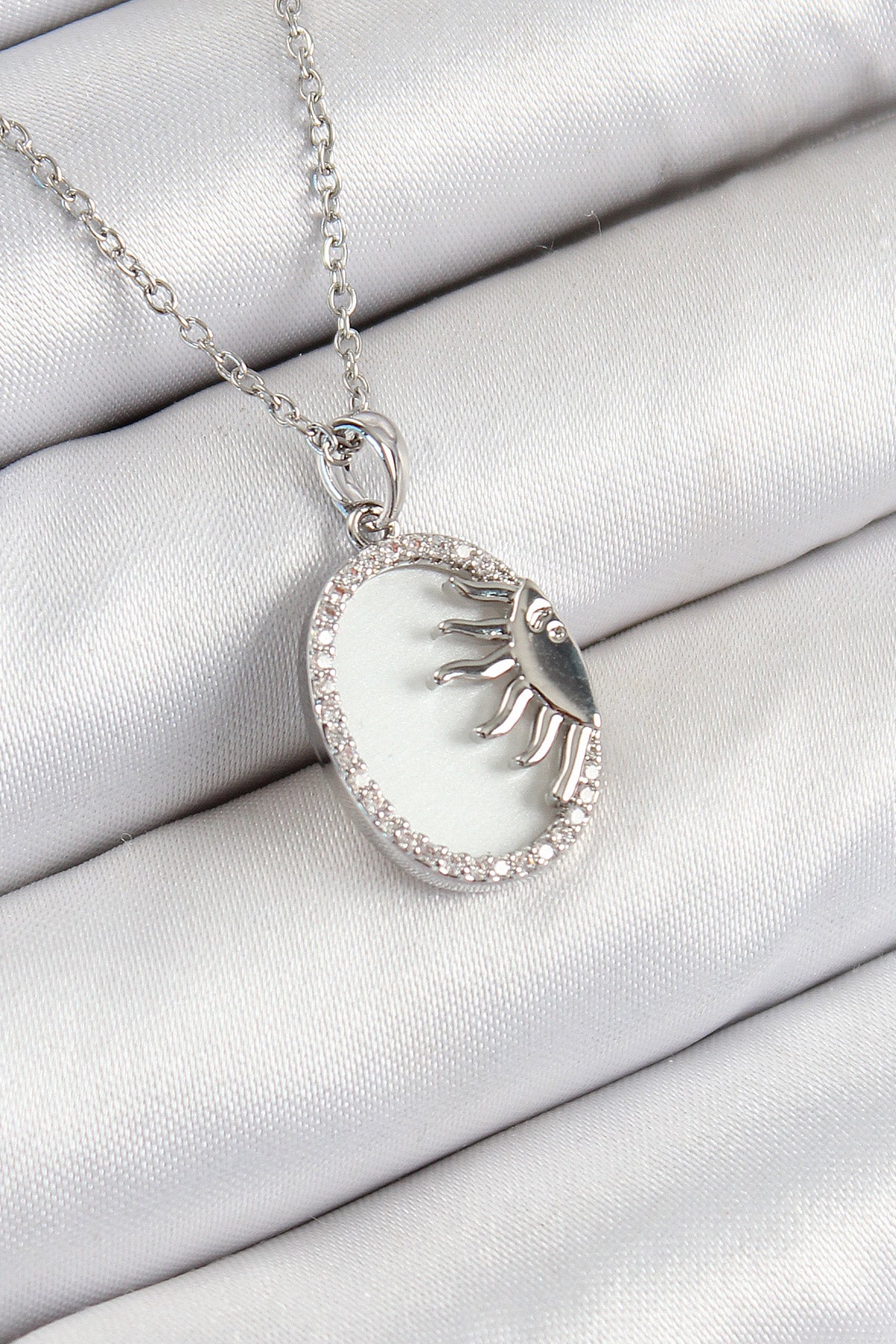 316L Çelik Zirkon Taşlı Yarım Güneş Model Gümüş Renk Kadın Kolye