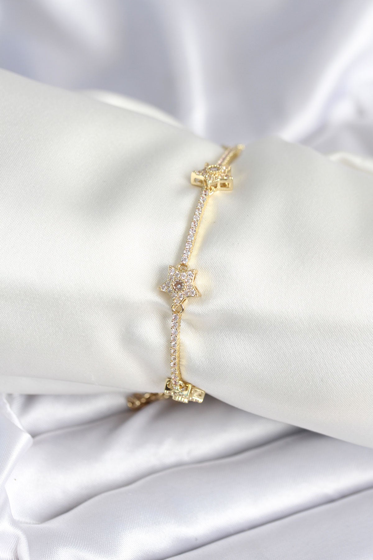 Pirinç Gold Renk Yıldız Model Kadın Bileklik