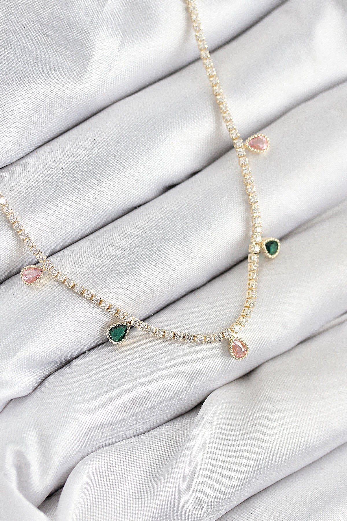 Pirinç Zirkon Taşlı Su Yolu Damla Model Gold Renk Kadın Kolye