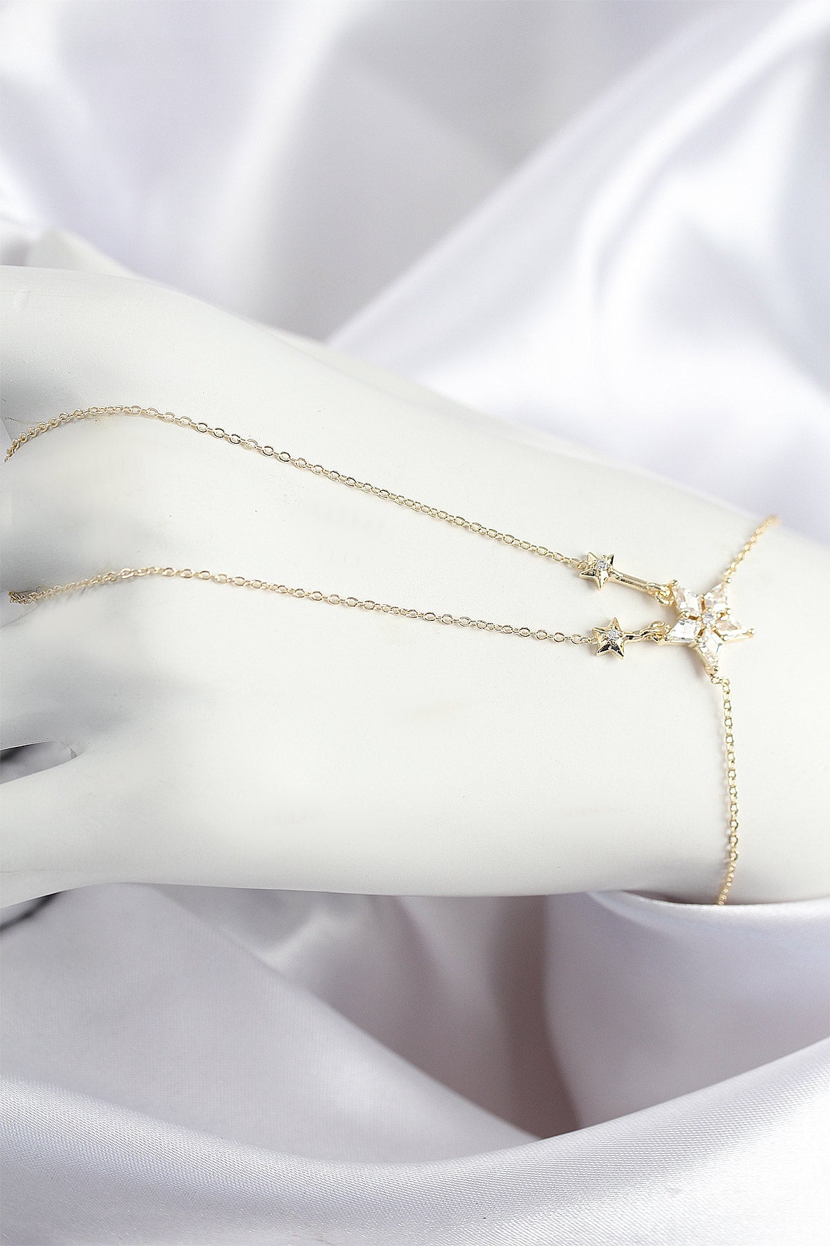 Pirinç Zirkon Taşlı Yıldız Model Gold Renk Şahmeran