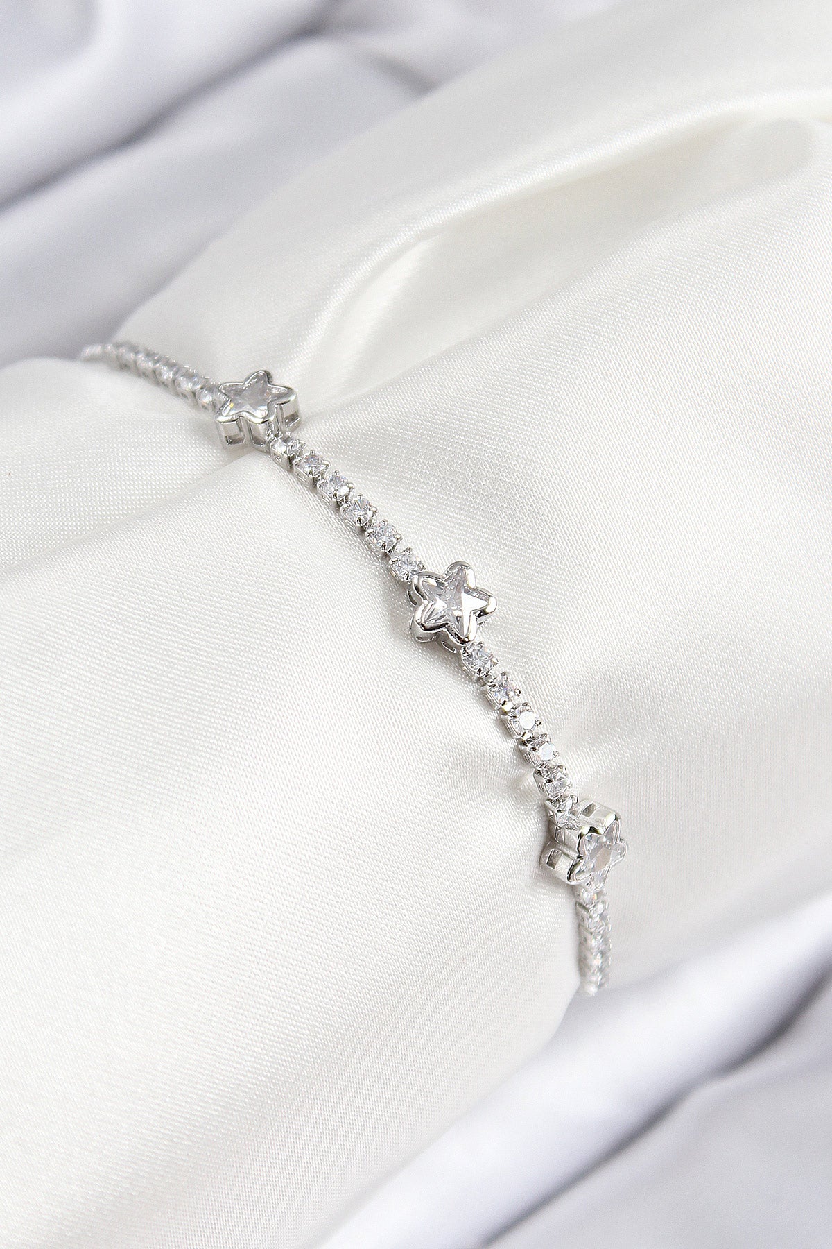 Pirinç Zirkon Taşlı Yıldız Model Gümüş Renk Asansörlü Kadın Bileklik