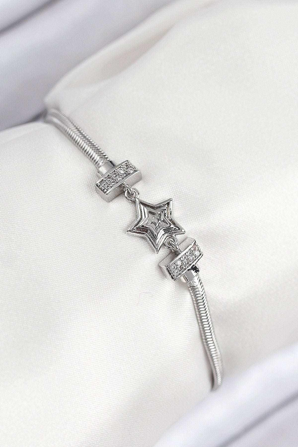 Pirinç Zirkon Taşlı Yıldız Model Gümüş Renk Kadın Bileklik