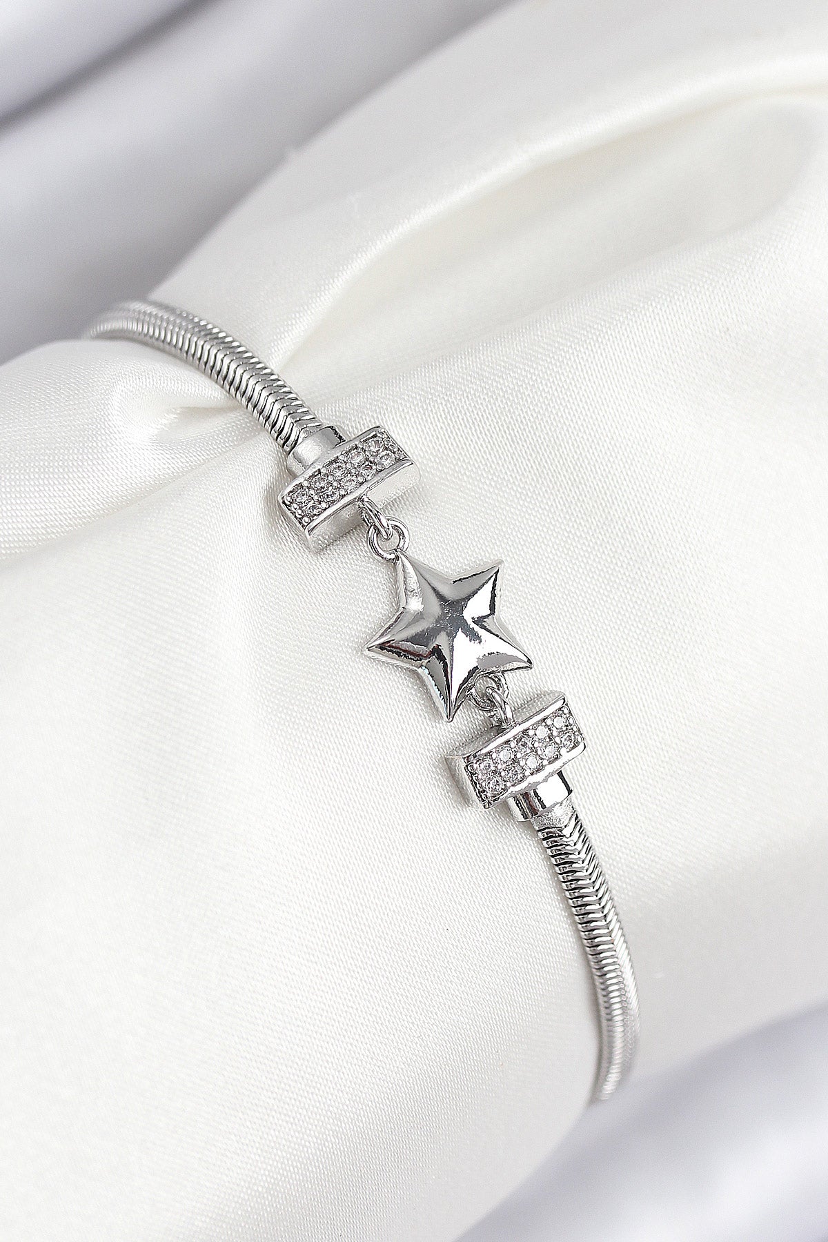 Pirinç Zirkon Taşlı Yonca Model Gümüş Renk Kadın Bileklik