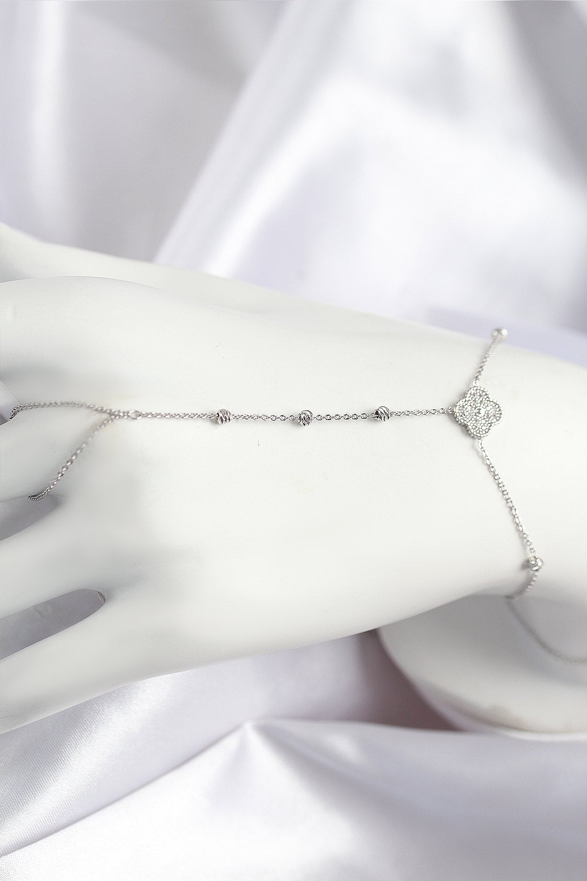 Pirinç Zirkon Taşlı Yonca Model Gümüş Renk Şahmeran