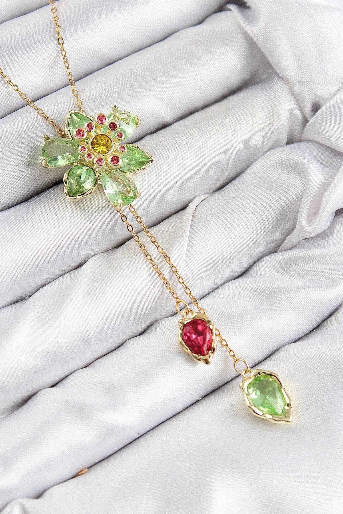 VIP Pirinç Zirkon Taşlı Çiçek Model Gold Renk Asansörlü Kadın Kolye