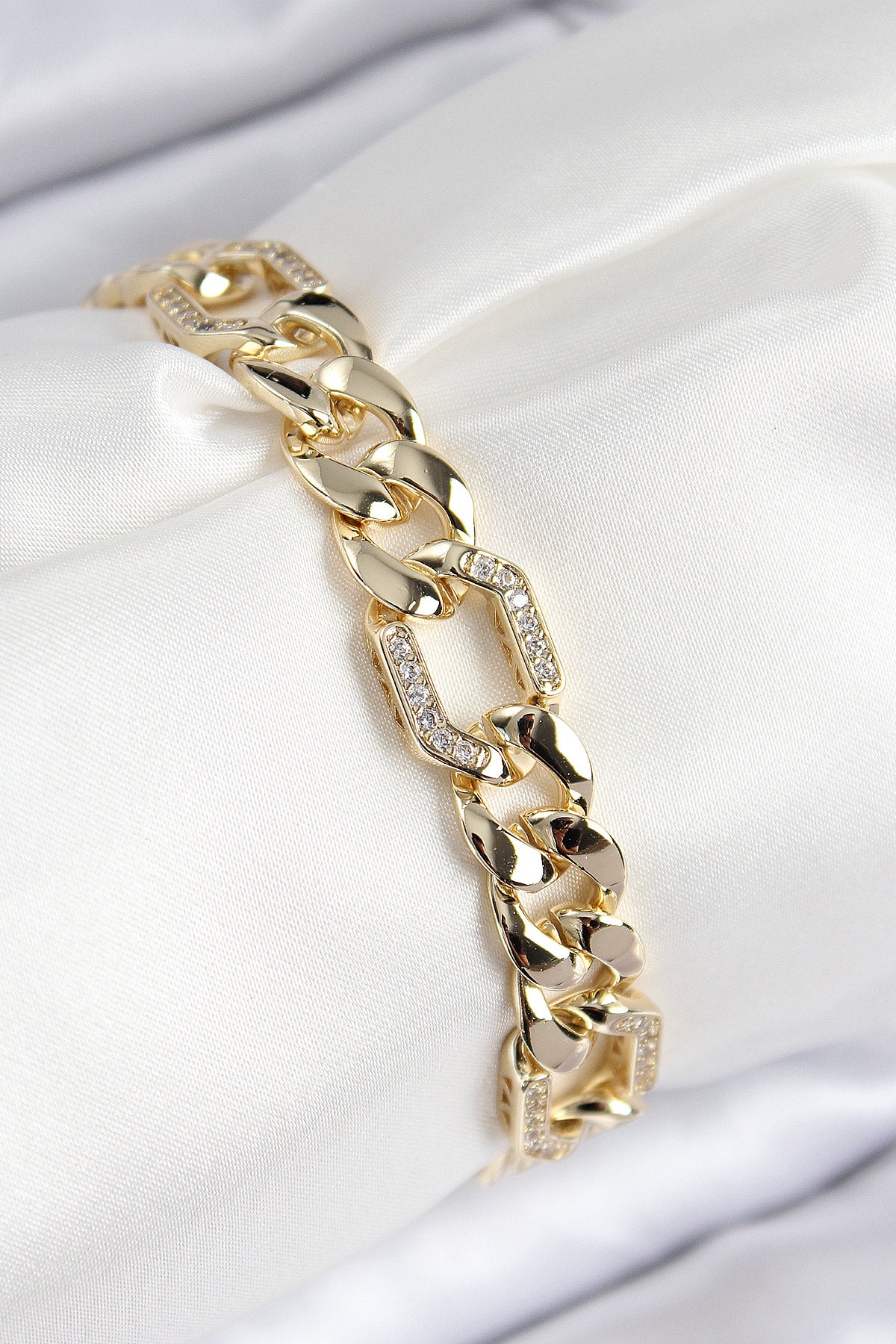 VIP Pirinç Zirkon Taşlı Parçalı Zincir Model Gold Renk Kadın Bileklik