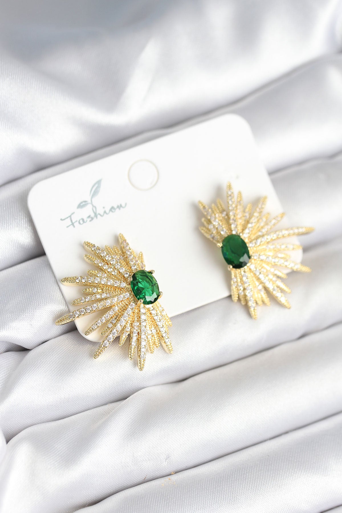 Yeşil Taş Detaylı Zirkon Taşlı Gold Renk Pirinç Kadın Küpe