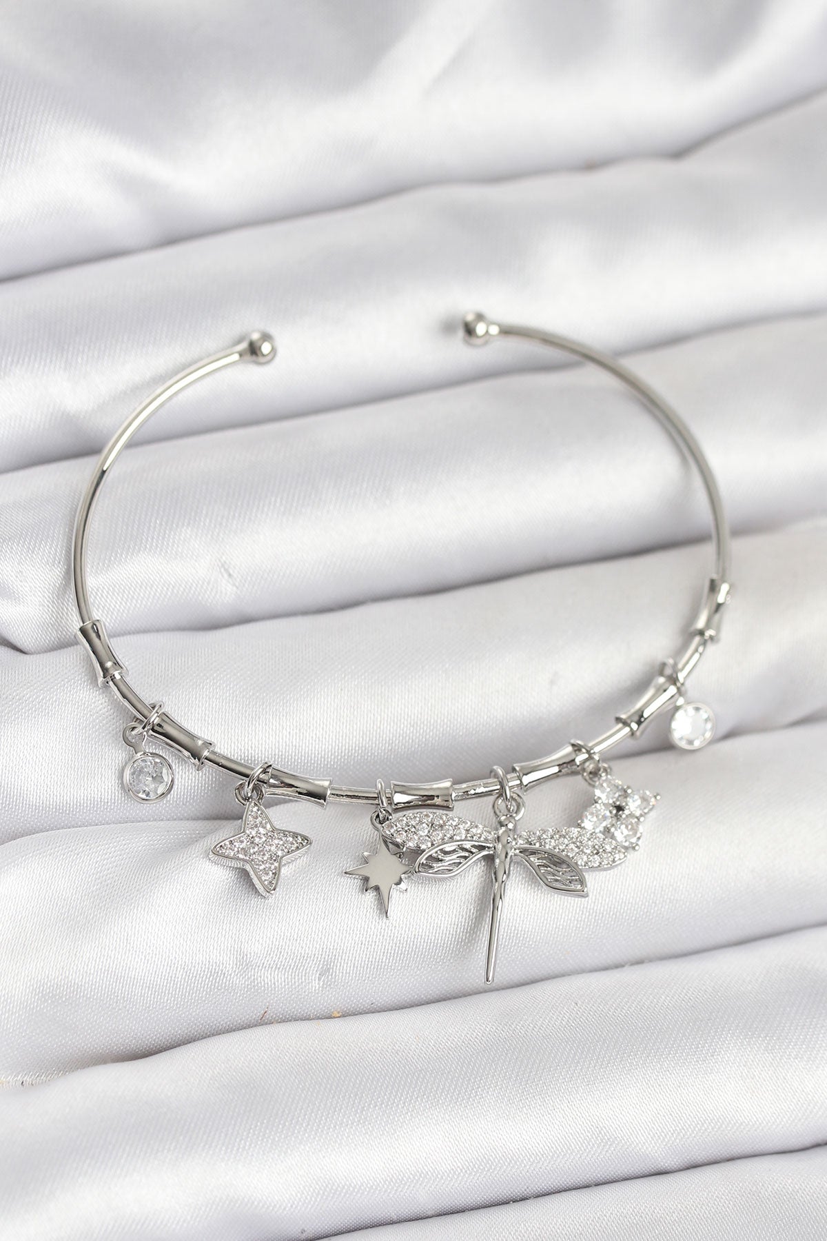 Yusufçuk Charmlı Gümüş Renk Pirinç Kadın Bileklik