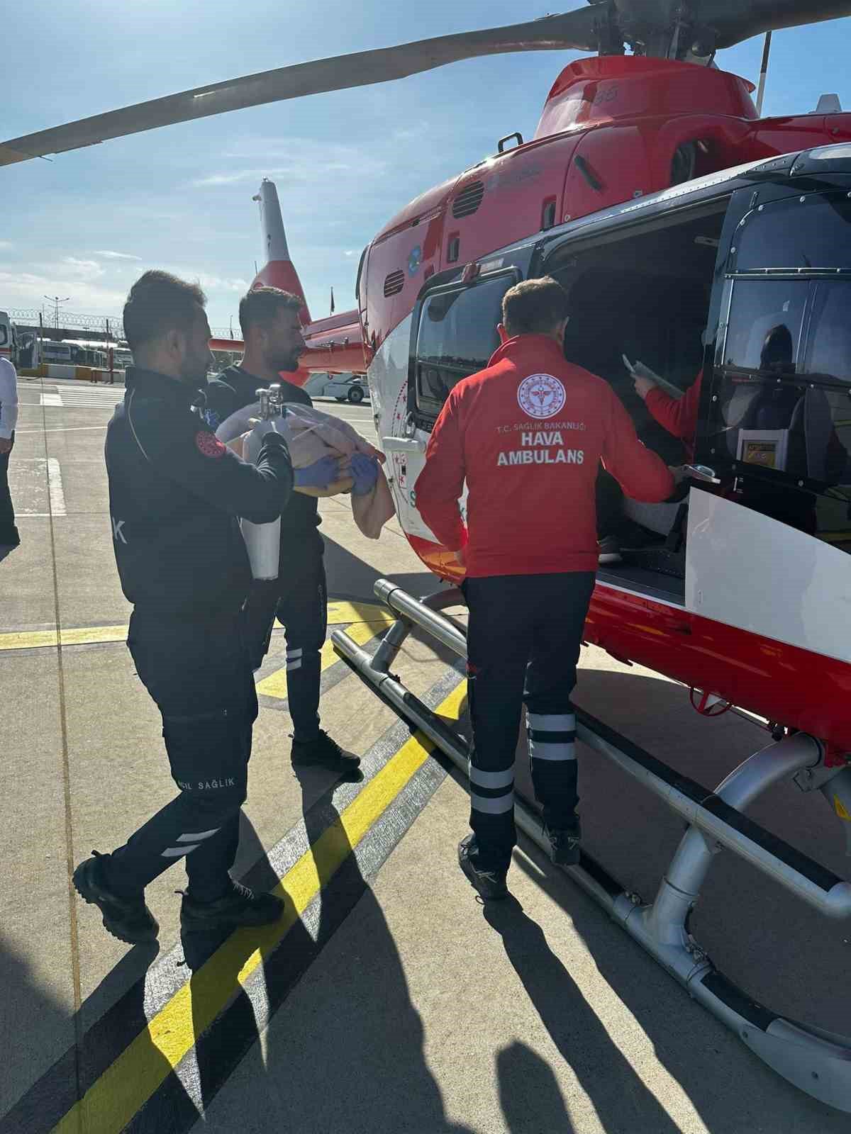 ambulans helikopter 25 aylik adem icin havalandi 0 LH1MCuAz