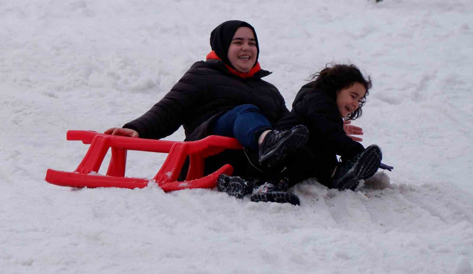 anne ve cocuklarin palandokende kizak keyfi 3 mREIqa4T