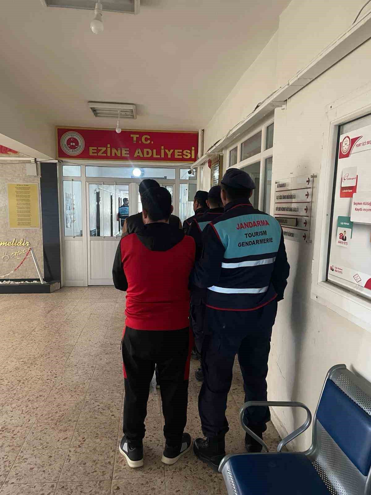 ayvacik ve ezinede 75 kacak gocmen ile 5 organizator yakalandi 1 1dgj6ZiL