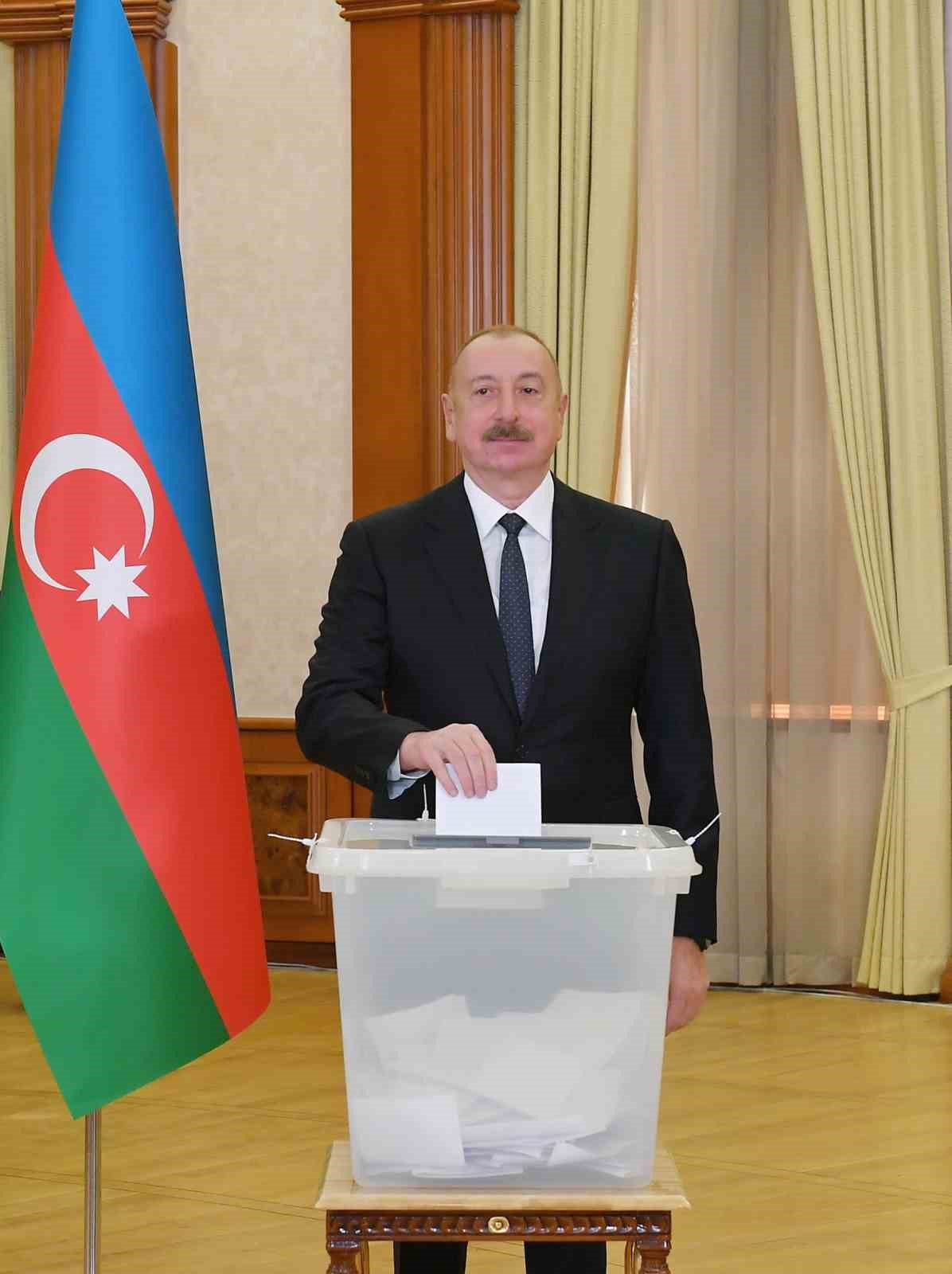 azerbaycan cumhurbaskani aliyev oyunu isgalden kurtarilan hankendide kullandi 0 bBRUuwAZ