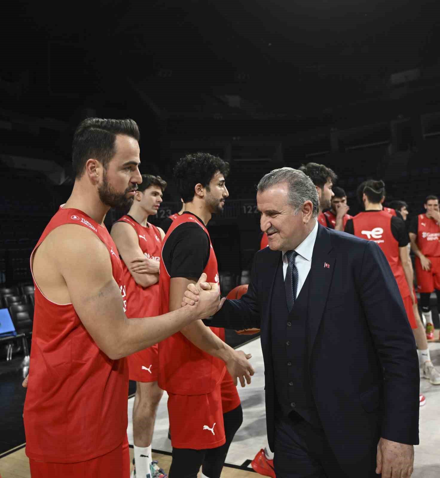 bakan baktan a milli erkek basketbol takimina ziyaret 1 iCBrJXhJ