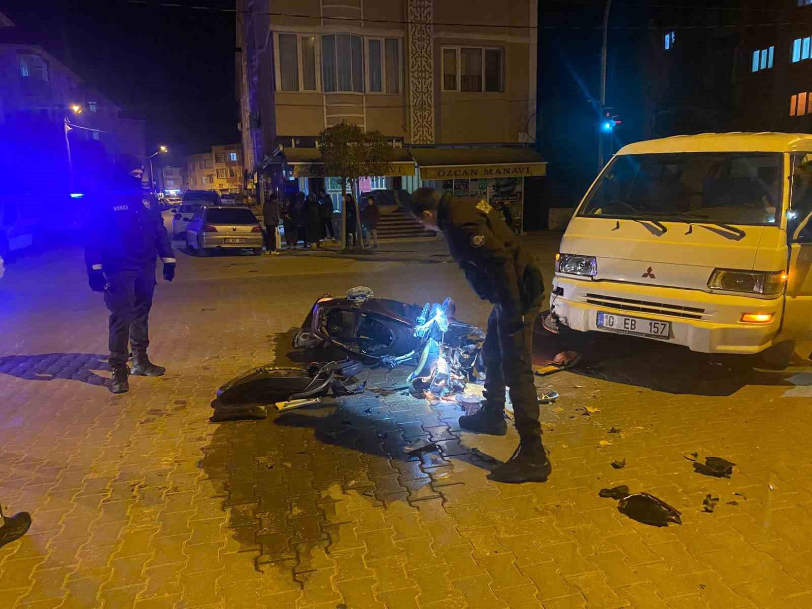 balikesirde trafik kazasinda motosiklet surucusu yaralandi 2 B8ecusaV