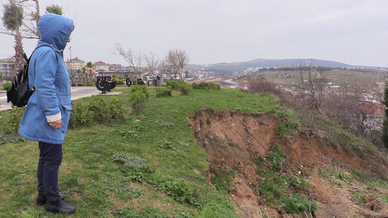 bandirmada seyir terasinda toprak kaymasi 1 VqK6KSER