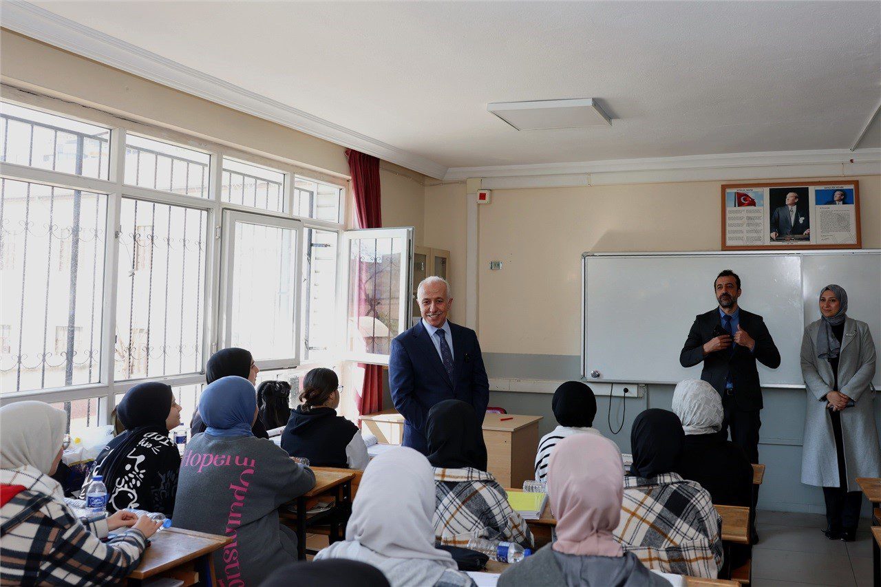 baskan gultaktan universite sinavina hazirlanan ogrencilere destek 1 LTutcVyv