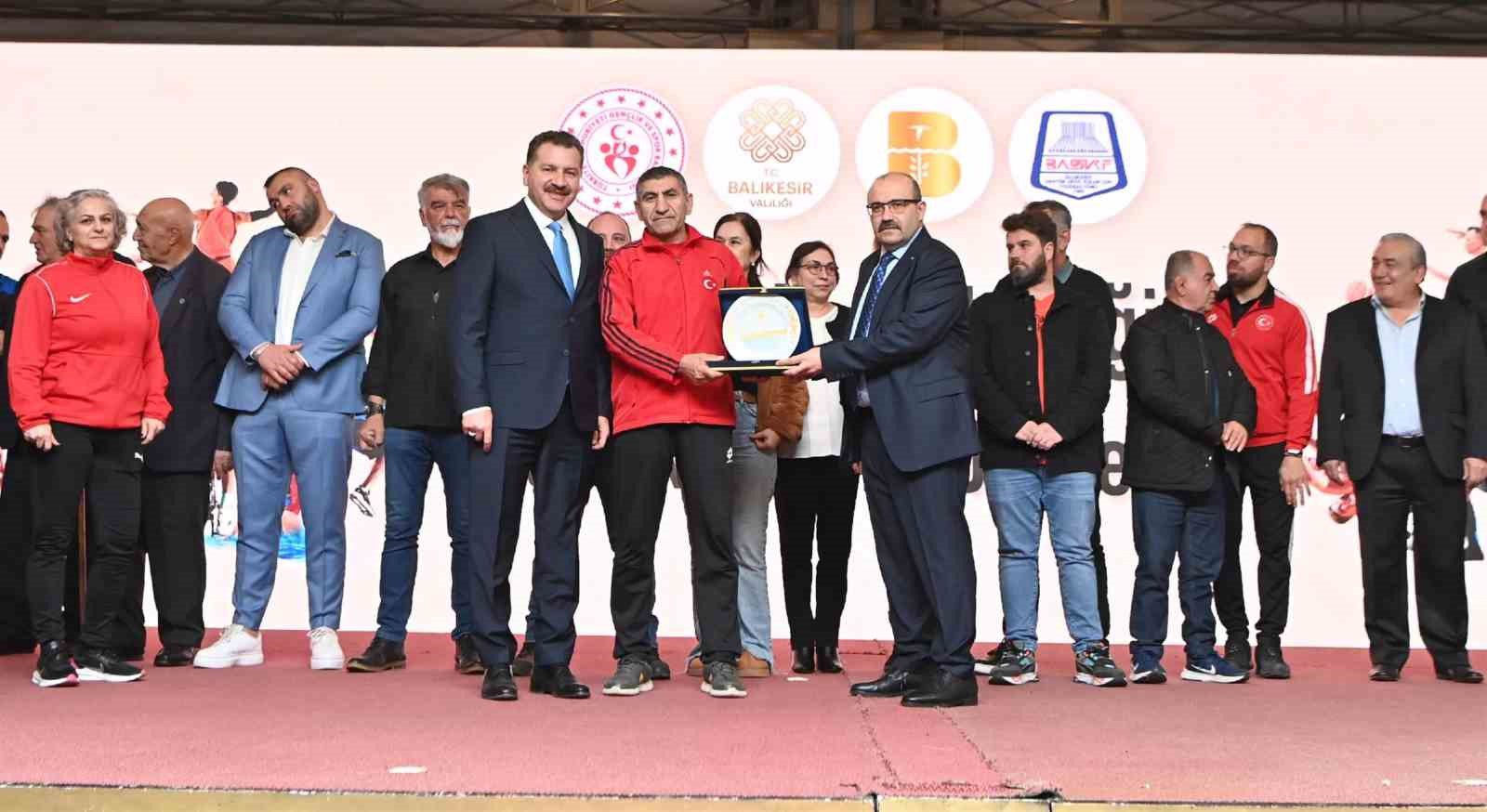 baskan yucel yilmaz balikesiri sporcu fabrikasina cevirdi 3 2Af9jqCU