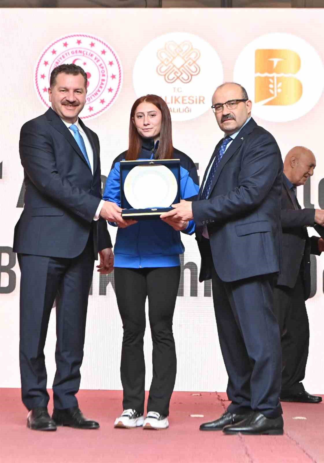 baskan yucel yilmaz balikesiri sporcu fabrikasina cevirdi 9 JZfEaBWh