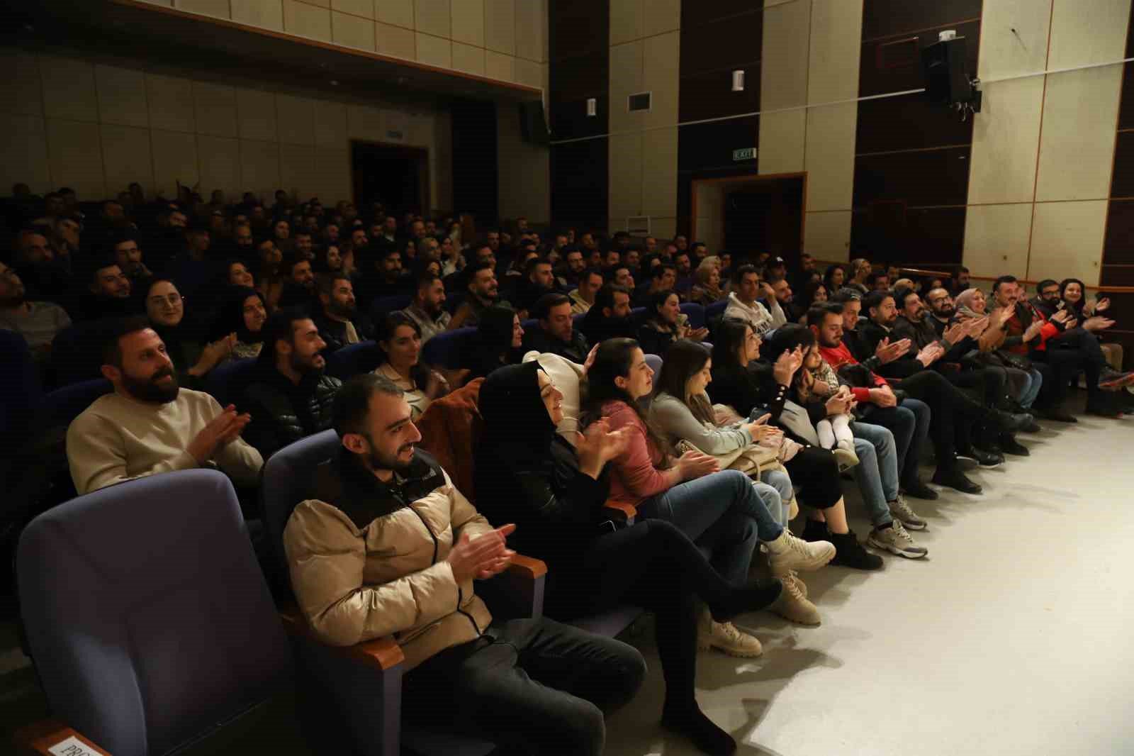 bitliste kurtce stand up gosterisi yapildi 0 zfZCkN47