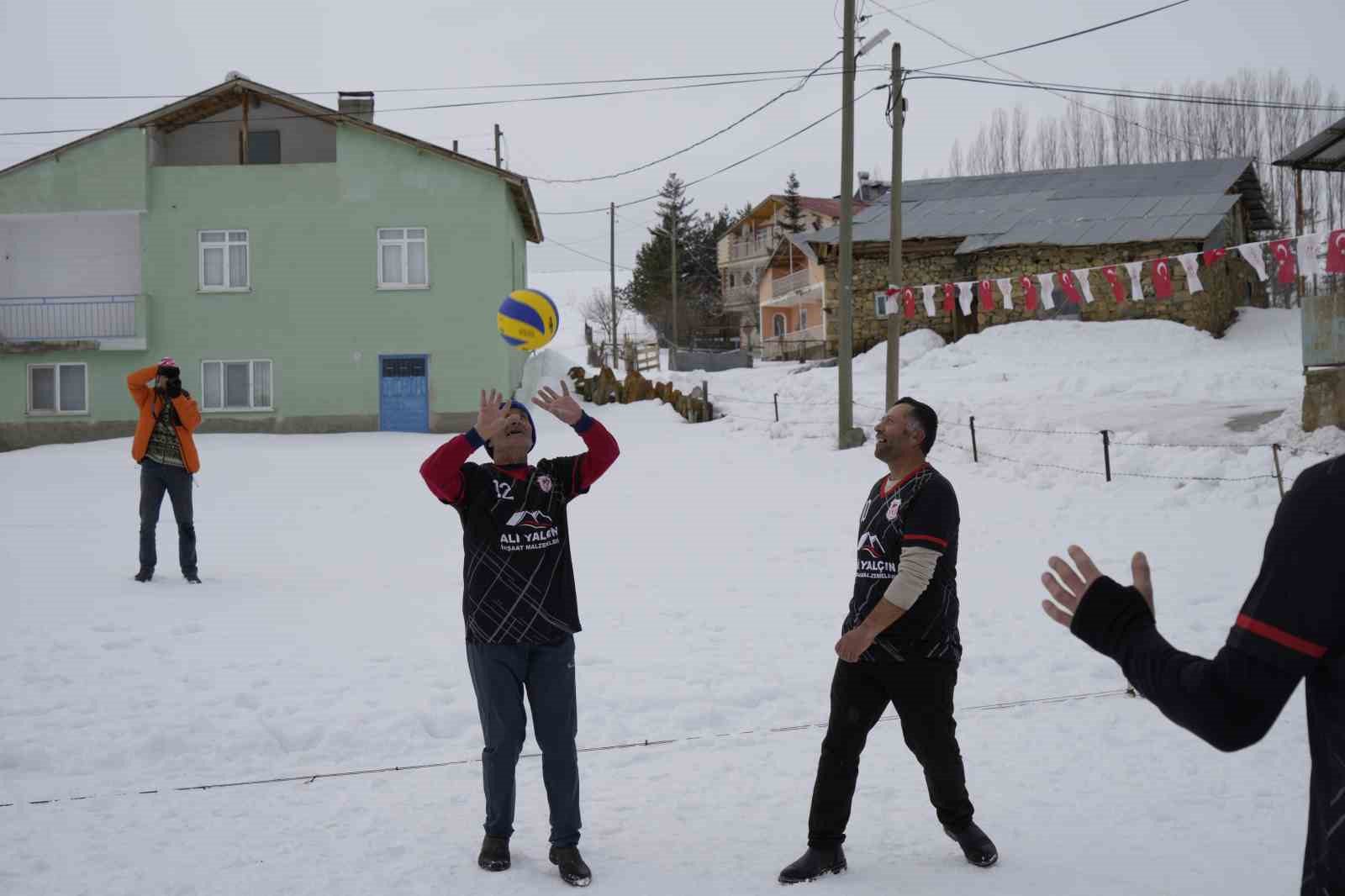 bu koyde 31 yildir kar voleybolu oynaniyor 4 2WL1iLpX