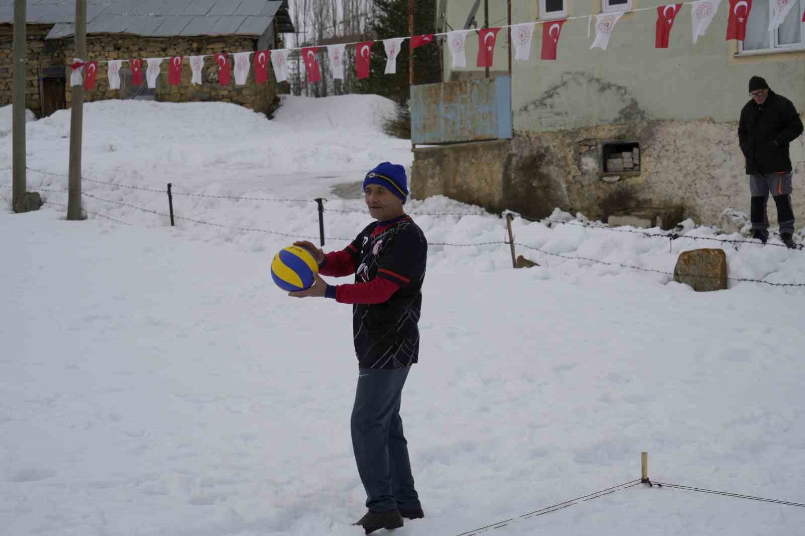 bu koyde 31 yildir kar voleybolu oynaniyor 6 6pW7UcqN