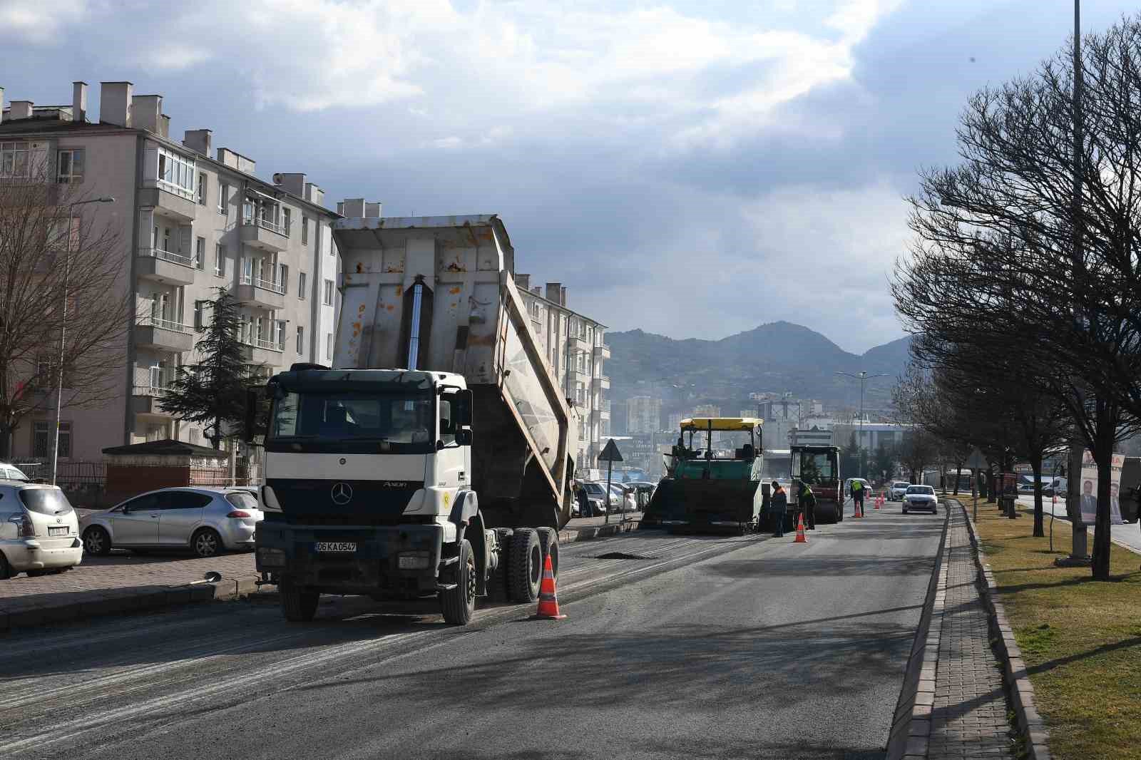 buyuksehirden ziya gokalp mahallesine 33 milyon tllik sicak asfalt yatirimi 3 rTbu9vgb