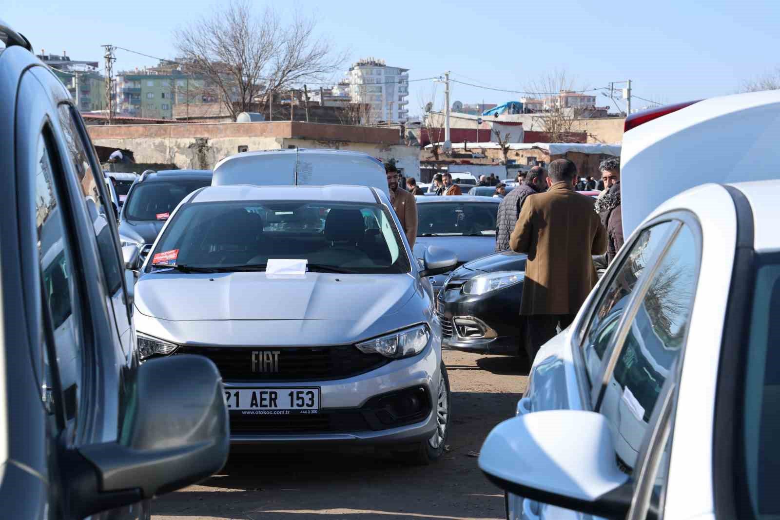 diyarbakir acik oto pazarinda hafta sonu yogunlugu 0 bl1E57ZR