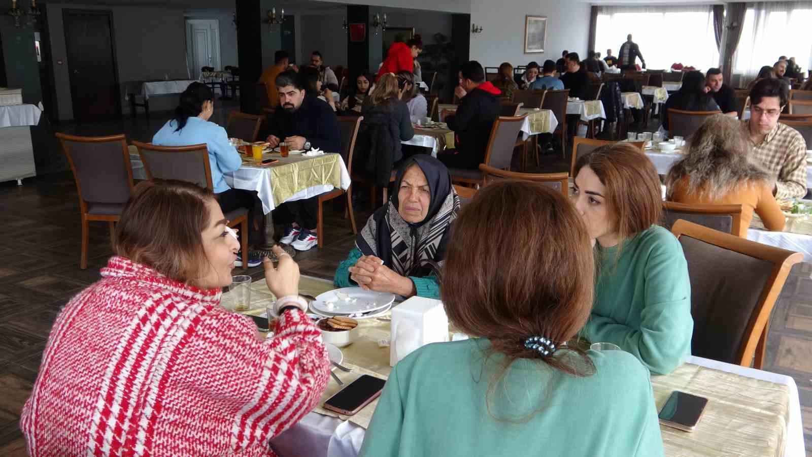 iranli turistler 4 gunluk tatilde vana akin etti 2 17aBCpqA