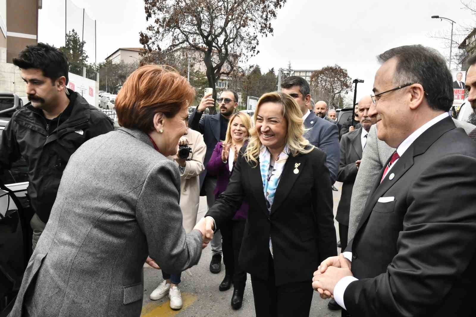 iyi parti lideri aksener yenimahallede esnafi ziyaret etti 4 LitwtXWQ