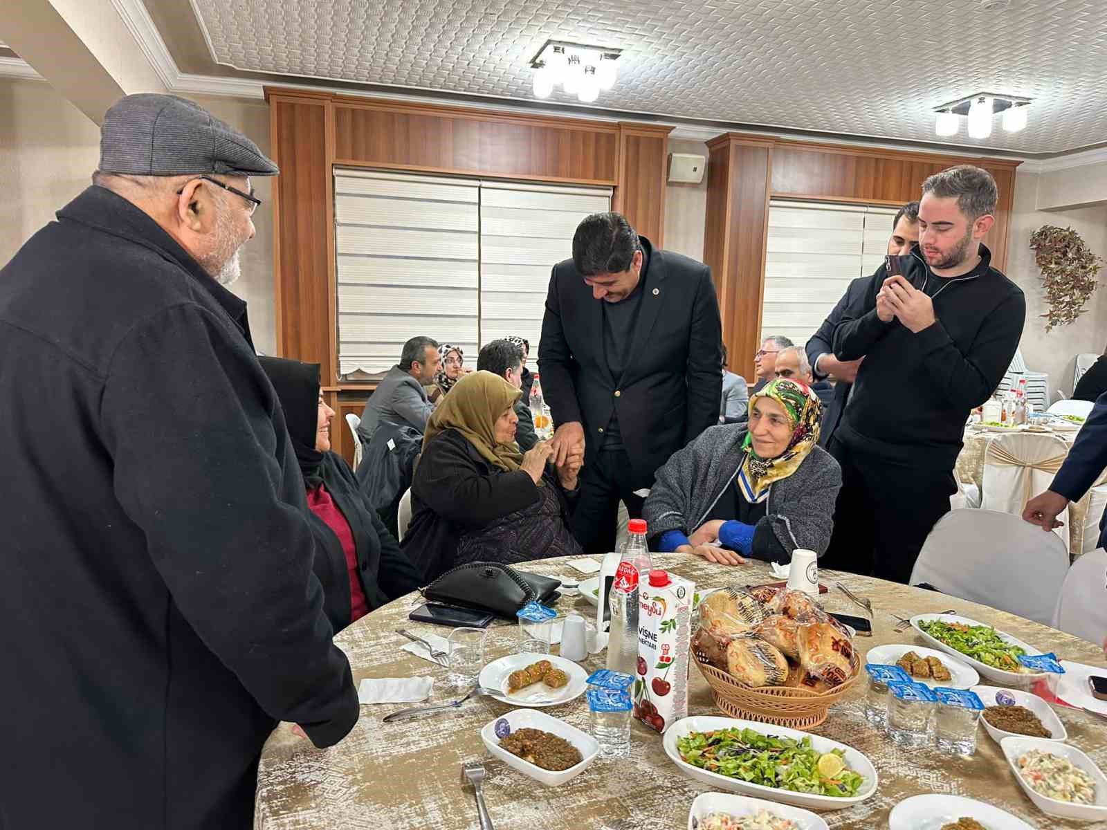 kahramankazan belediye baskani oguz ilcedeki sehit aileleri ve gazilerle bulustu 1 N2fX7Vkg