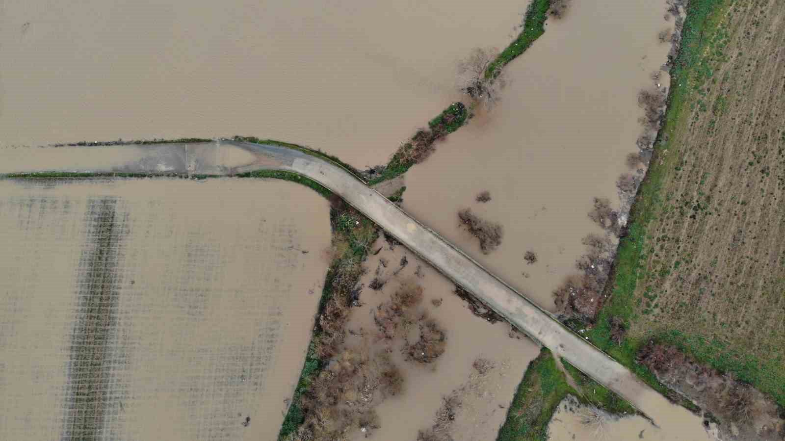 karamenderes cayinin tasmasiyla sular altinda kalan tarlalar dronla goruntulendi 2 VuFOI2X6