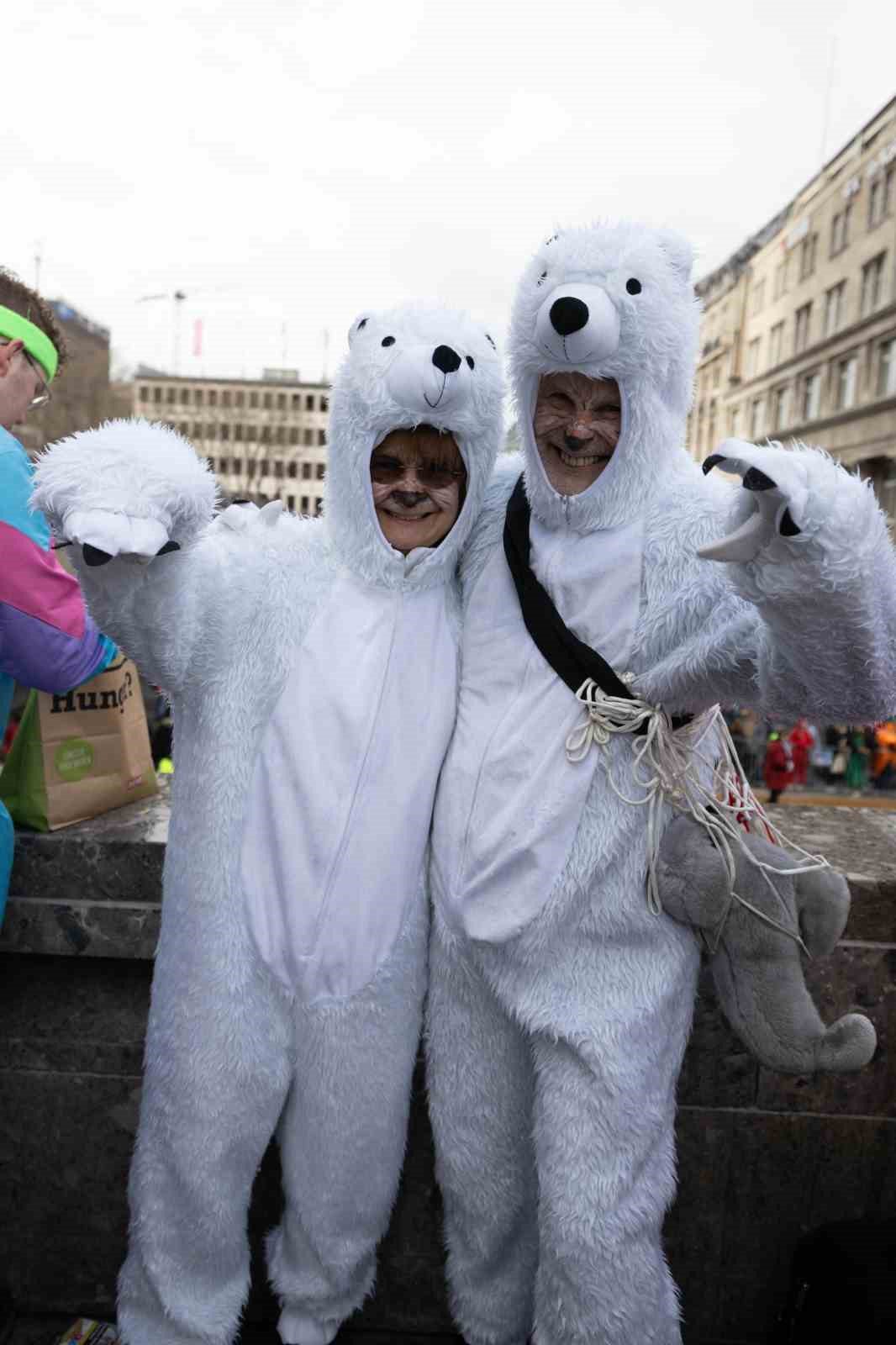 kolnde 5 mevsim karnavali renkli goruntulere sahne oldu 10 tsaPmDtj