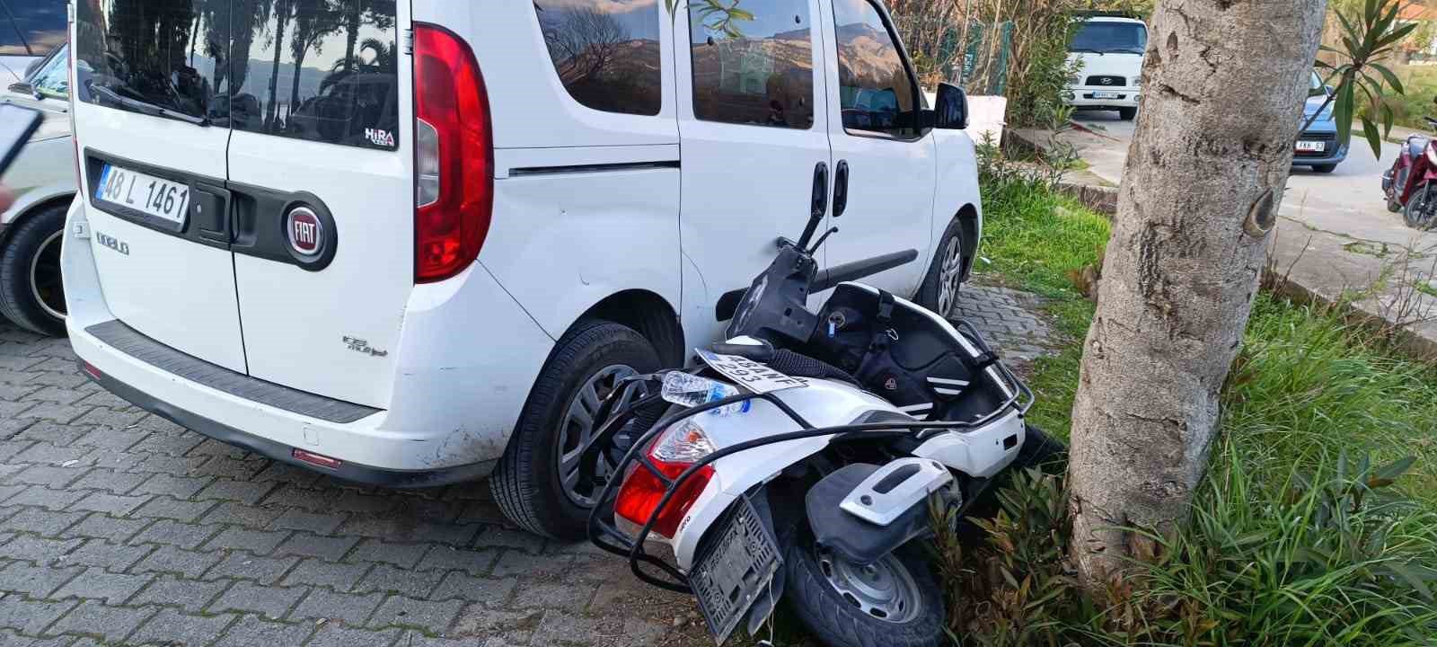 kucuk cocuk gaz kolunu cekince motosiklet otomobile carpti 1 yarali 0 WsDZ4QTM