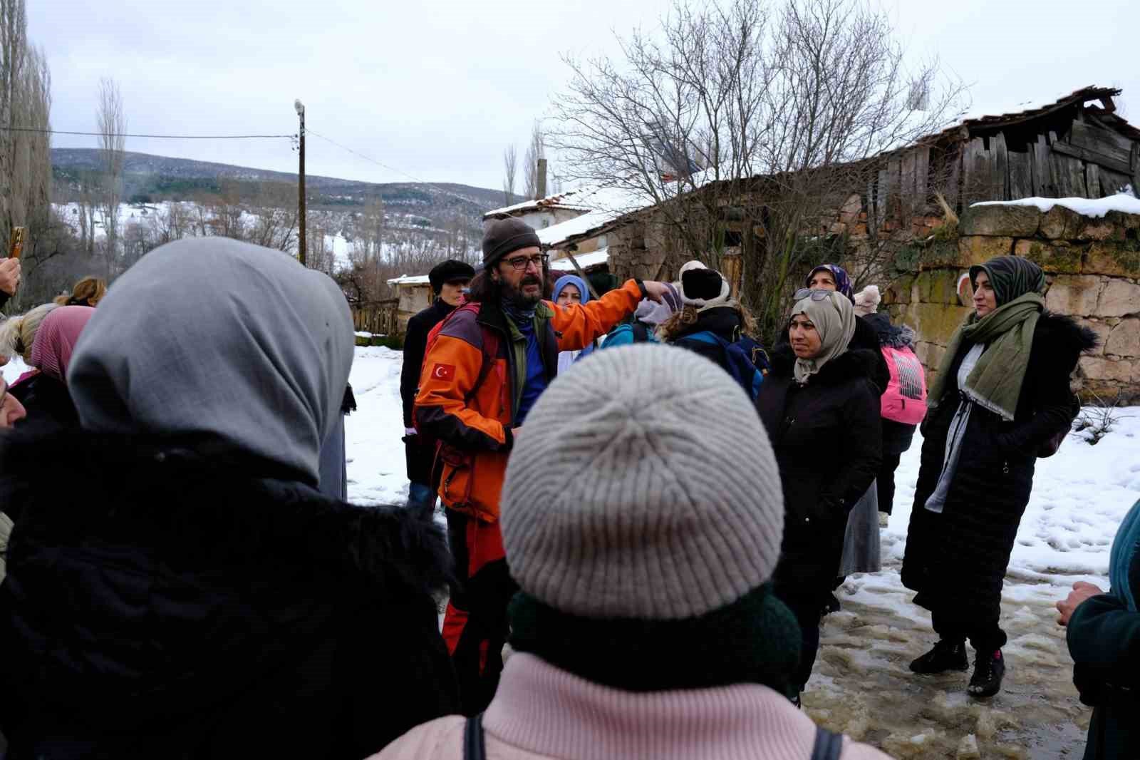 kutahyali kadinlardan frig vadisinde doga yuruyusu 3 QrvJZsbt