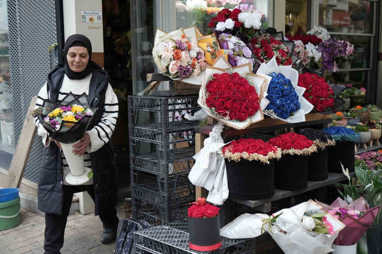 ozel sevgililer gununde cicek almak isteyen asiklar 1000 lirayi gozden cikaracak 6 n9jkOtHF