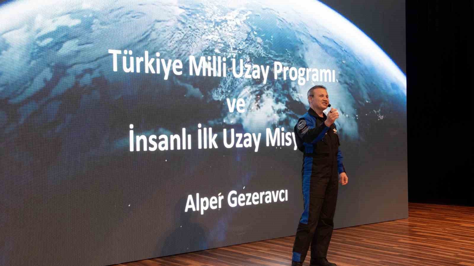 turkiyenin ilk astronotu alper gezeravci selcuk universitesinde 4 pZGVDLXB