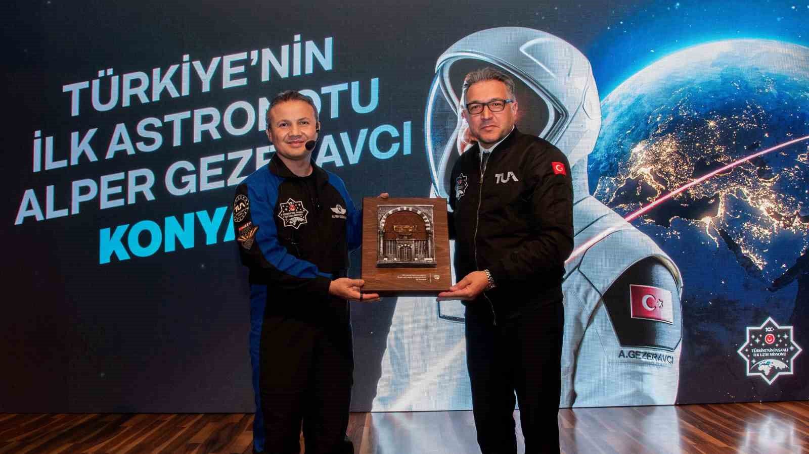 turkiyenin ilk astronotu alper gezeravci selcuk universitesinde 5 mLwz5yr5