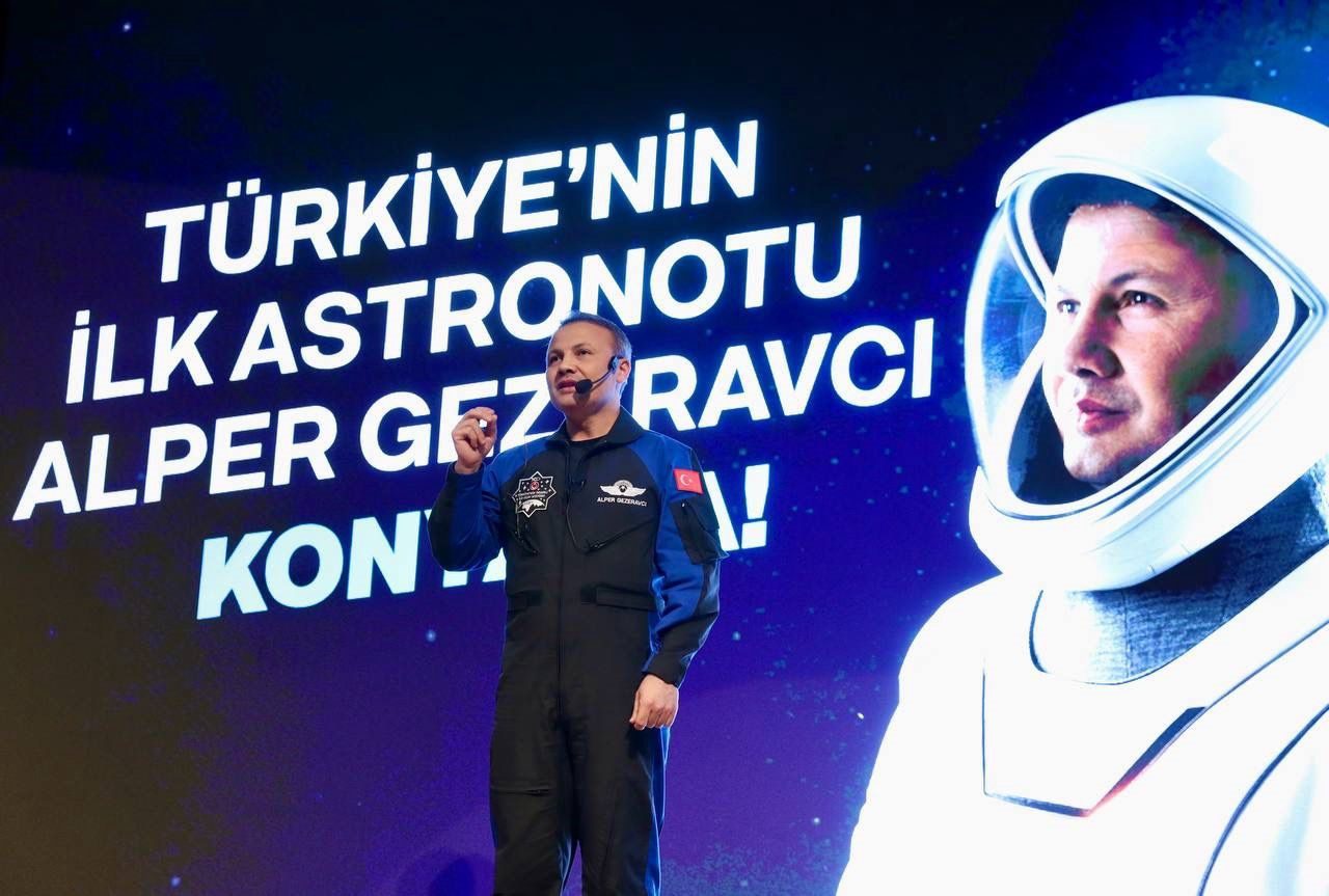 turkiyenin ilk astronotu alper gezeravci selcuk universitesinde 8 4kXPaBeg