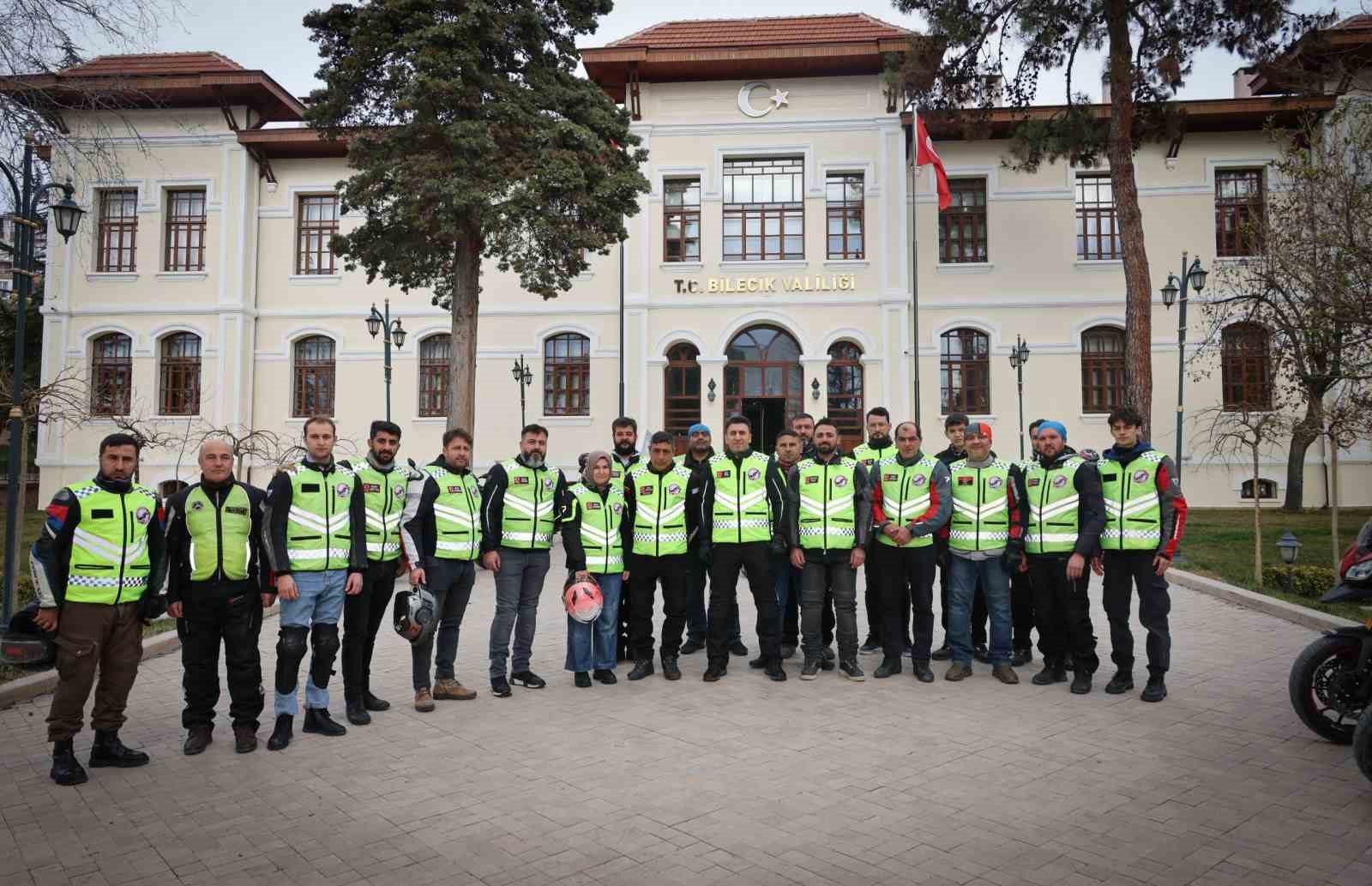 vali aygol kaski takti motosiklet basina gecerek bilecikten sogutte gitti 0 GtFJDeca