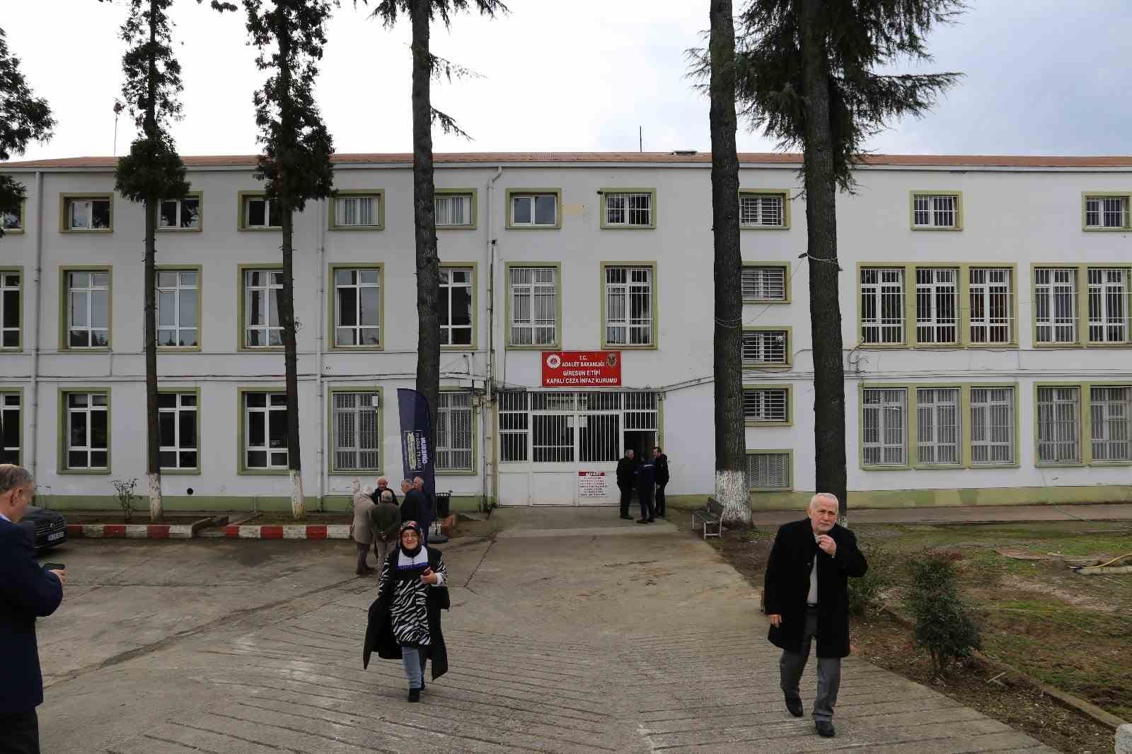 adalet bakani tunc 2002 yilinda 9 bin civarinda hakim savcimiz varken bugun bu sayi 24 Qn3FMRPU