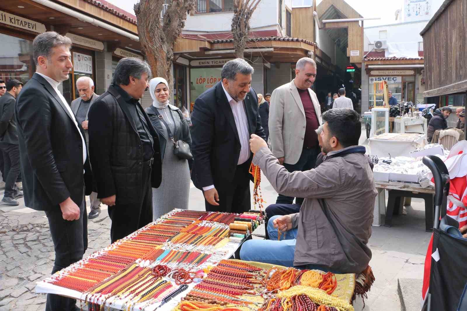 ak parti diyarbakir il baskani ocak sur esnafiyla kucaklasti 1 GrYNgM5K