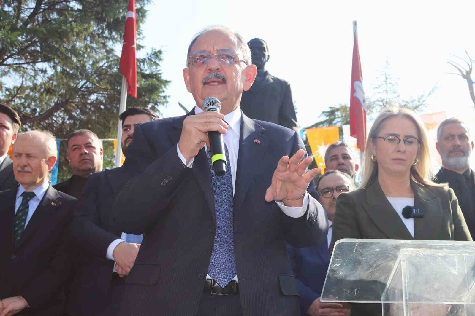 bakan ozhaseki izmirde tam 21 tane 6nin uzerinde siddette deprem uretebilecek fay hatti var XRiaNsjd