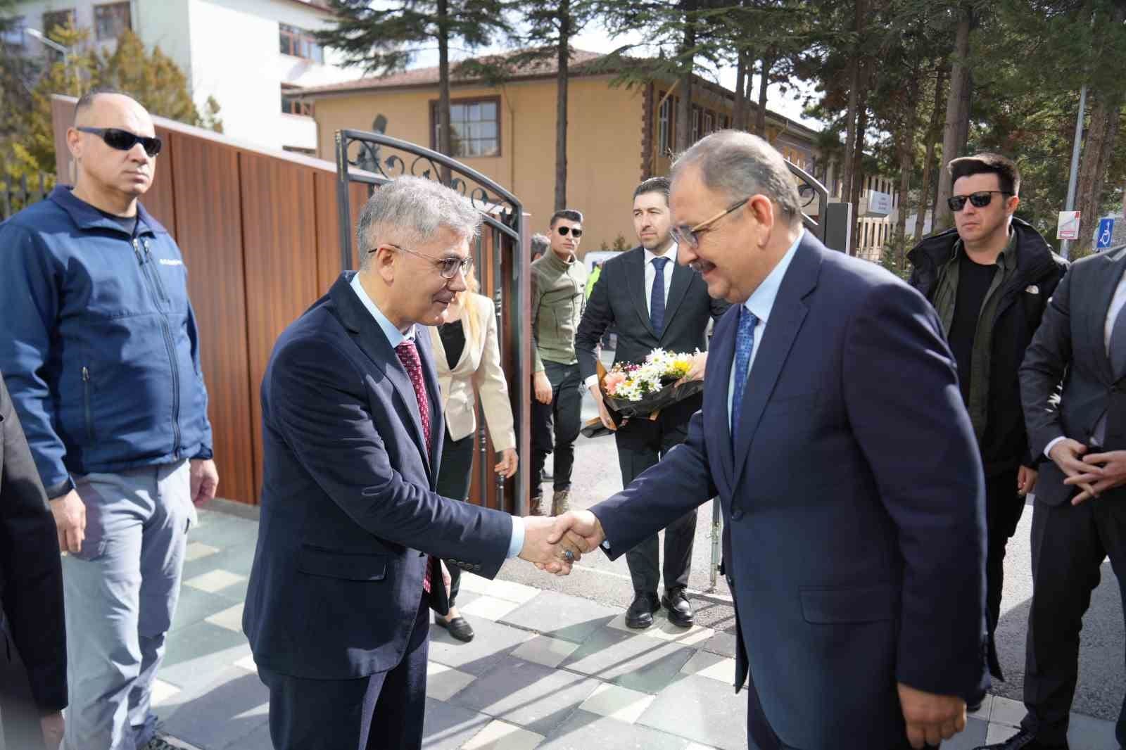 bakan ozhaseki onumuzdeki aydan itibaren her ay 10 15 bin konutu dagitmaya devam