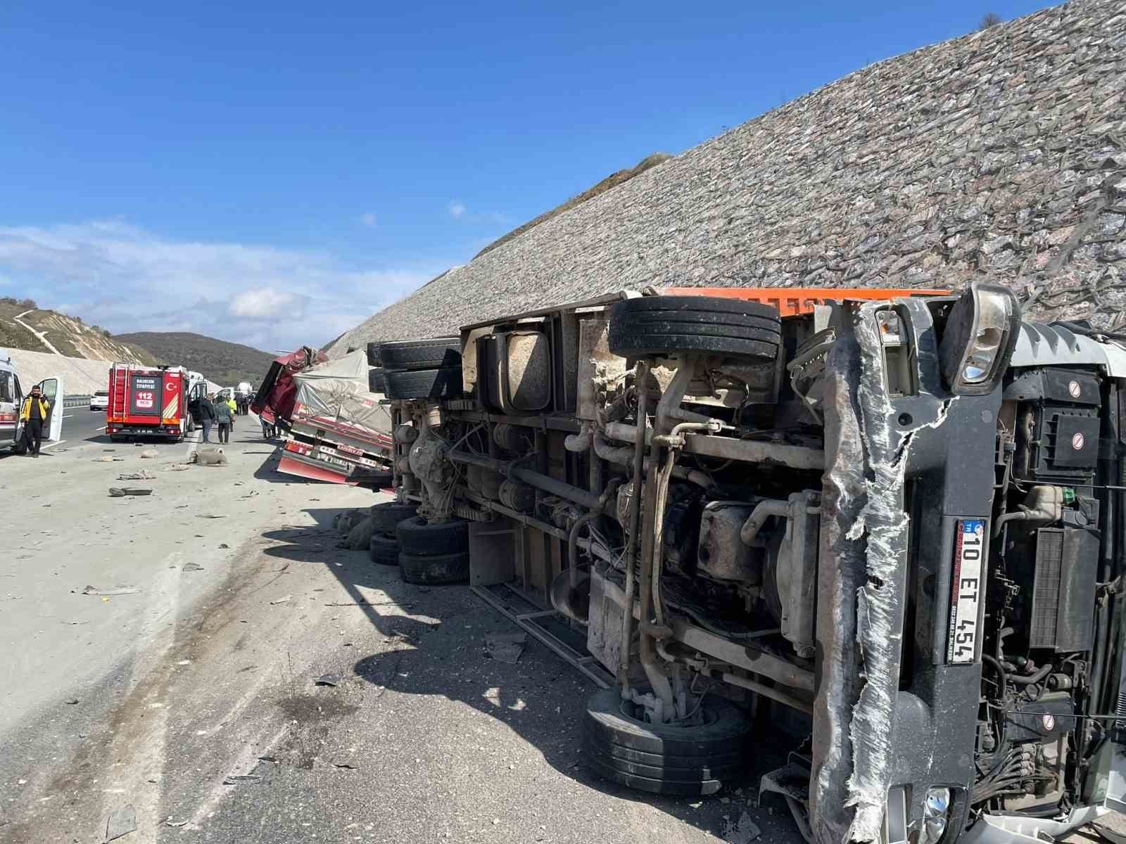 balikesirde tir kazasinda 1 kisi hayatini kaybetti 2 GD4HEmDp